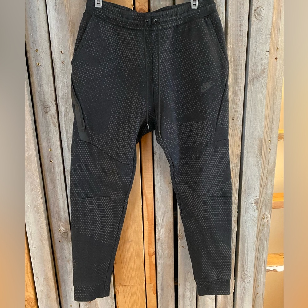 Nike Sportswear Slim Fit Tech Fleece Joggers. Sz M